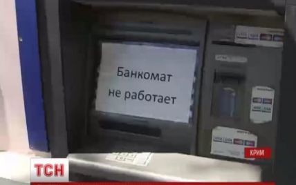 У Криму закрилися українські банки, за комуналку платять на пошті, а ціни на продукти знову зросли