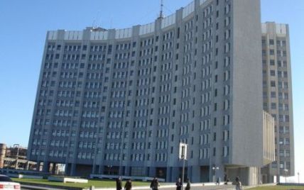 Во Львове с седьмого этажа здания Миндоходов выпала молодая женщина