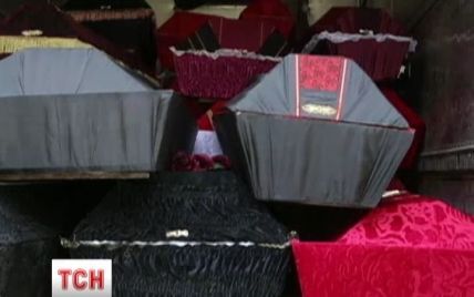 Гробы с телами боевиков, которые погибли на Донбассе, повезли в Россию на грузовиках