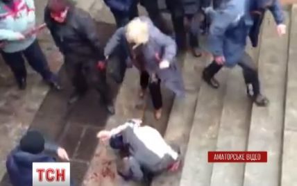 Стражи порядка отпустили женщину-врача, которая добивала ногами раненых евромайдановцев в Харькове
