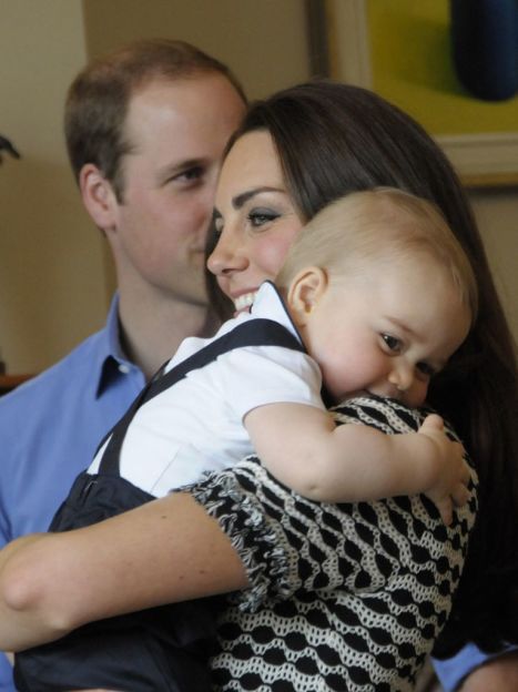 Принц Уильям, герцогиня Кэтрин и их сын Георг / © Getty Images