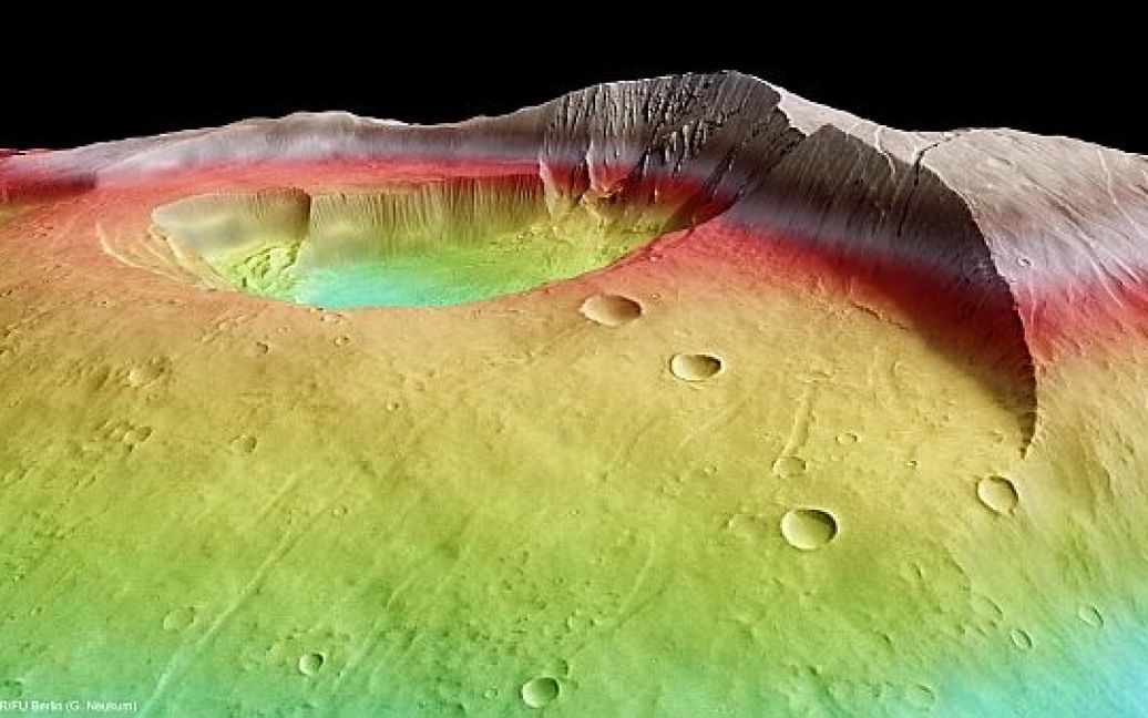 Європейське космічне агентство опублікувало унікальні знімки вулкана Тарсіс Толус на Марсі / © ESA