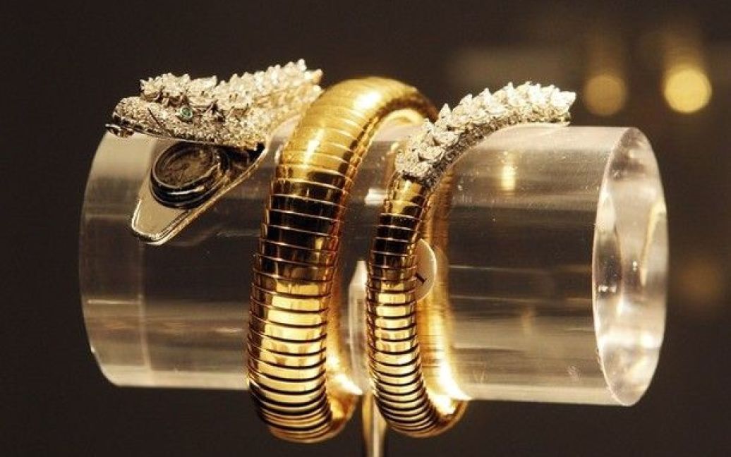 Діамантово-смарагдовий "зміїний" браслет Bvlgari / © AFP