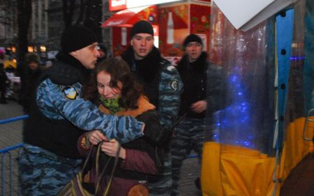 Флешмоб на каруселі на  підтримку російської опозиції / © Українська правда