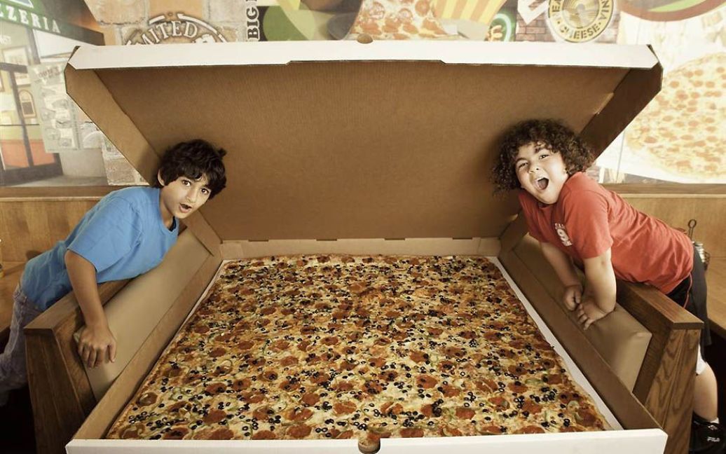 Найбільша у світі піца у вільному продажі &mdash; Big Mama&rsquo;s and Papa&rsquo;s Pizzeria у Лос-Анджелесі. / © Guinness World Records
