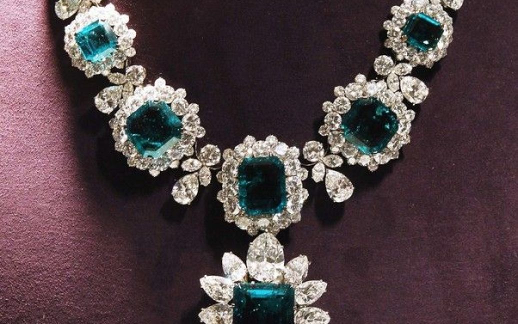 Намисто з діамантами і смарагдами від Bvlgari / © AFP
