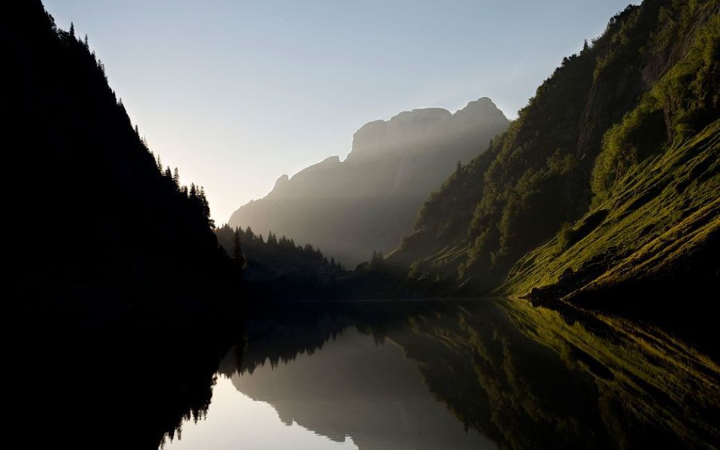 Озеро Феллензеє у гори Хундштайн. Фото Nino Benninger / © National Geographic