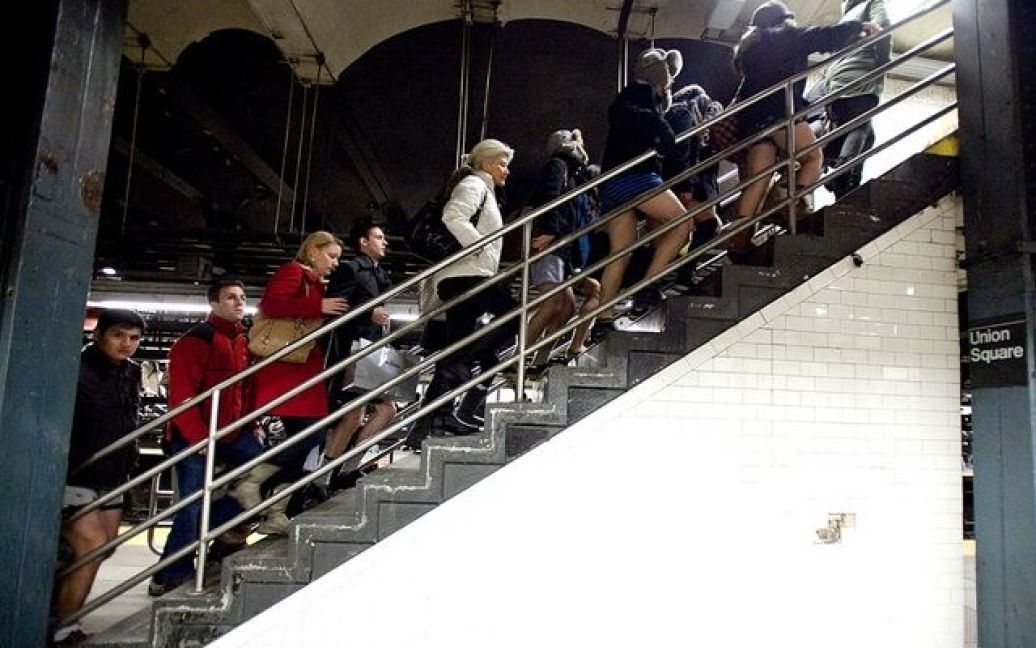 Акція "У метро без штанів" у Нью-Йорку / © improveverywhere.com