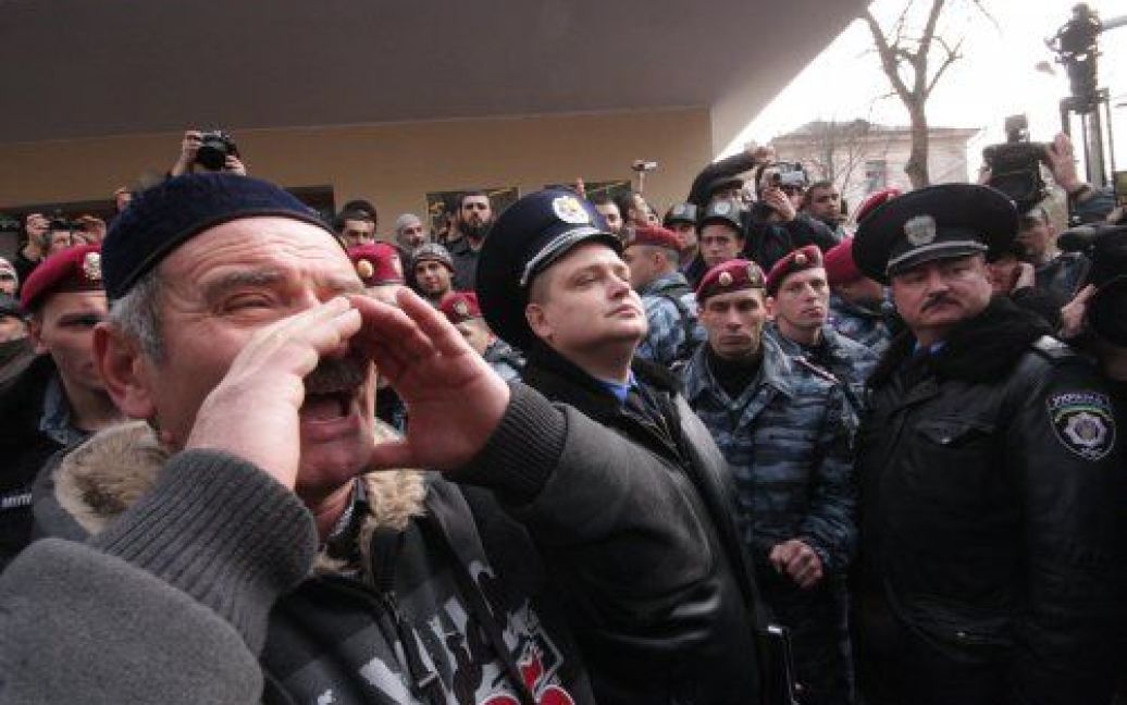 У Сімферополі відбувся мітинг за участю представників різних кримськотатарських громадських організацій. / © УНІАН