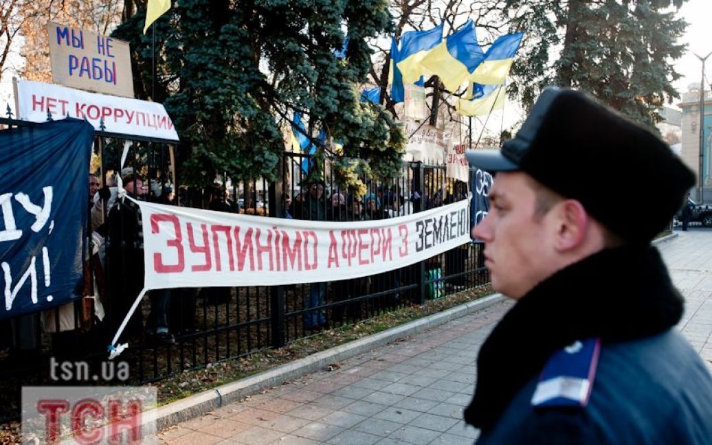 Мітинг перед Верховною радою проти ухвалення закону про продаж землі / © Євген Малолєтка/ТСН.ua
