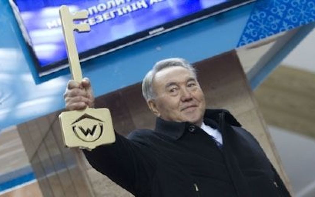 Першим пасажиром першого в Казахстані метро став президент Назарбаєв / © tengrinews.kz