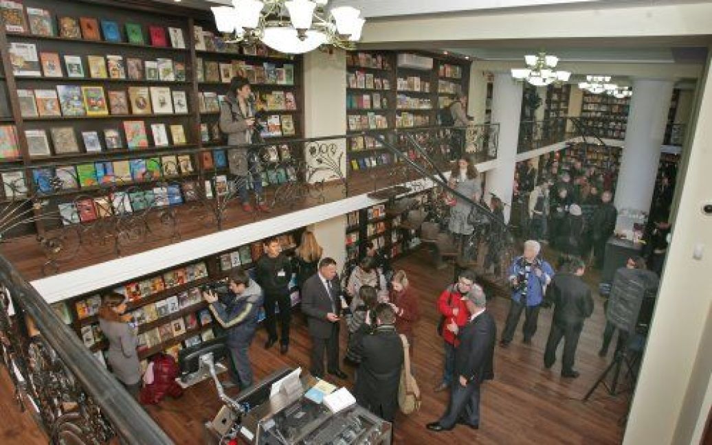 У Києві заново відкрили найстарішу книгарню міста "Сяйво книги" / © УНІАН