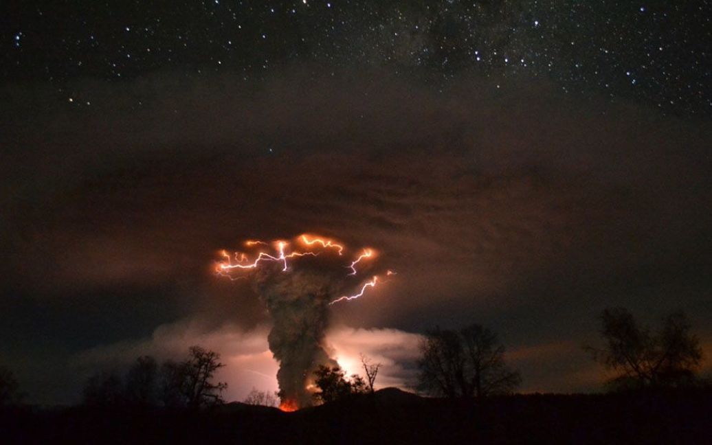 Виверження одного з вулканів у ланцюгу Кордон Каулле у Чілі. Фото Ricardo Mohr / © National Geographic