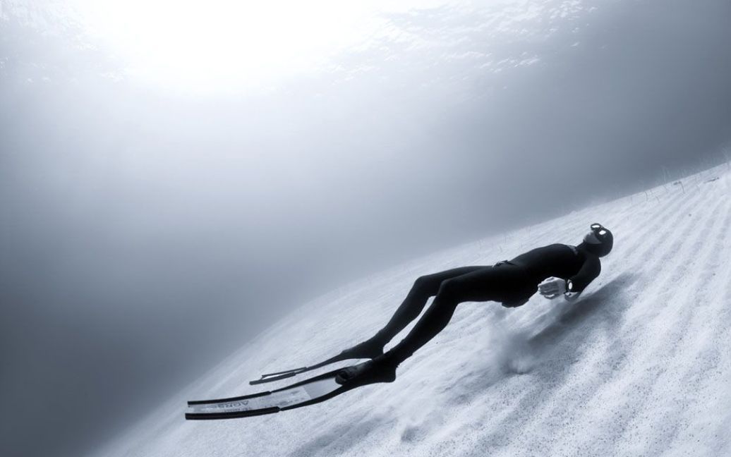 Вільний дайвінг (на затримці дихання, без аквалангів) у Червонгому морі. Фото Vaclav Krpelik / © National Geographic