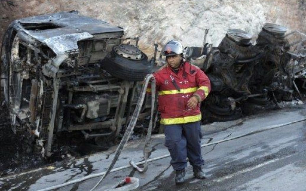 У зіткненні бензовозу і автобуса в Каракасі 14 людей згоріли живцем / © AFP