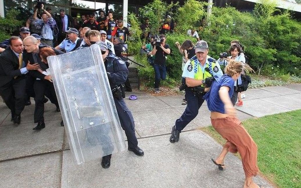 Прем&#039;єр Австралії рятувалася від натовпу розлючених захисників прав аборигенів з допомогою спецназу / © smh.com.au