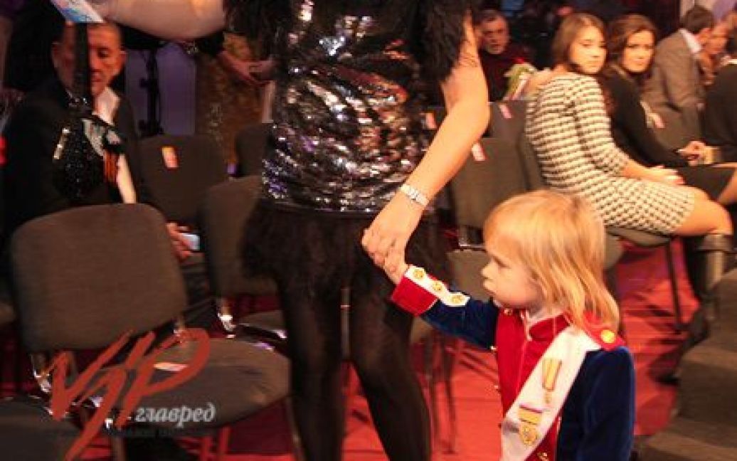 Ірена Кільчицька у міні-сукні та з сином / © VIP.glavred