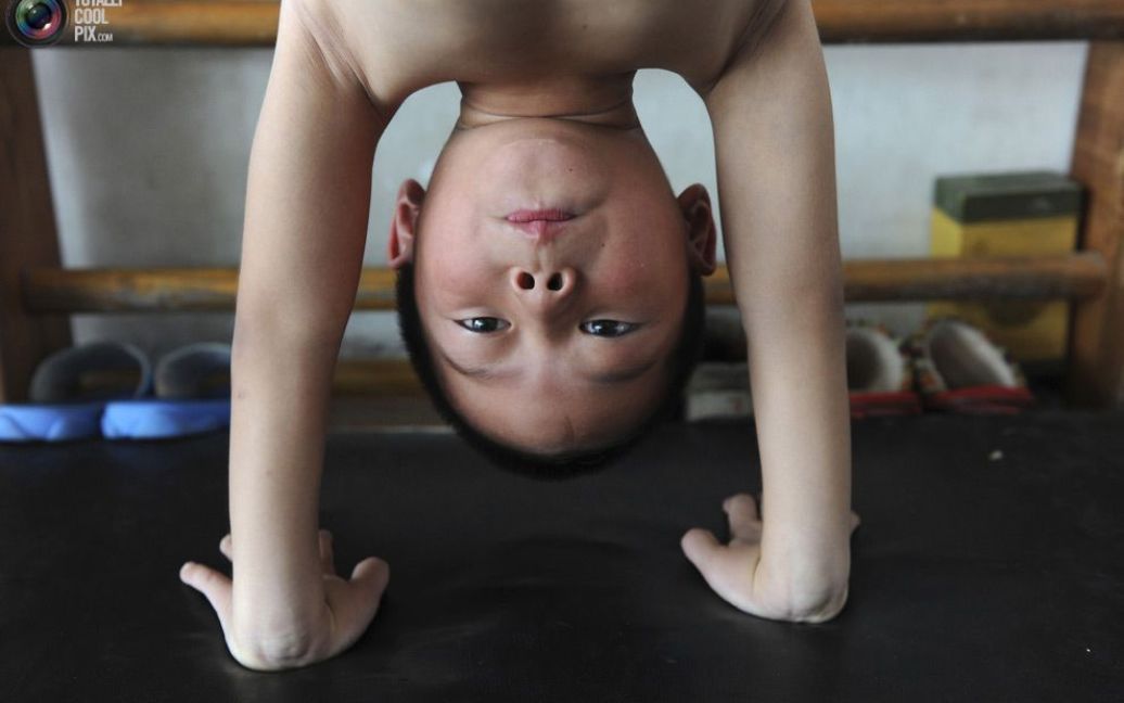 Тренування у гімнастичній школі міста Цзясін, провінція Чжецзян / © TotallyCoolPix