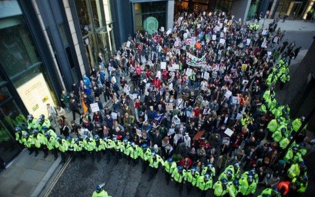 Тисячі студенти взяли участь у демонстрації проти скорочення фінансування освіти в Лондоні. / © AFP