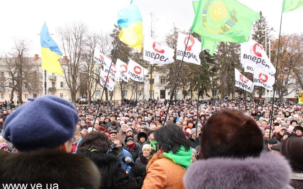 У місті Хмельницький близько тисячі підприємців взяли участь у "Марші порожніх гаманців" / © Газета Є