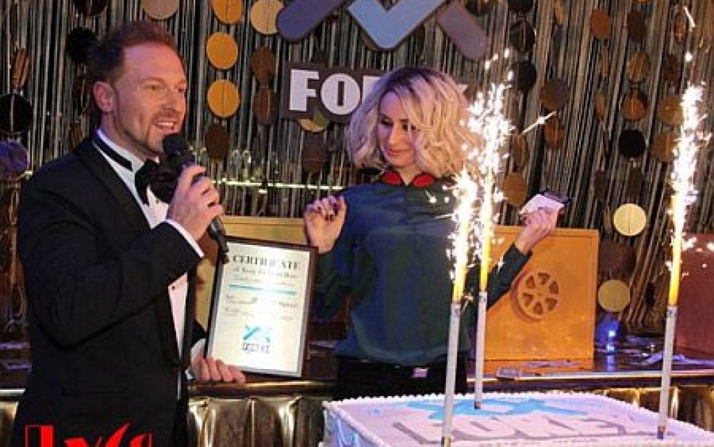 Світлана Лобода виграла золотий злиток і звання найрозумнішої блондинки України. / © Дуся