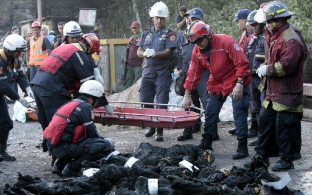 У зіткненні бензовозу і автобуса в Каракасі 14 людей згоріли живцем / © AFP