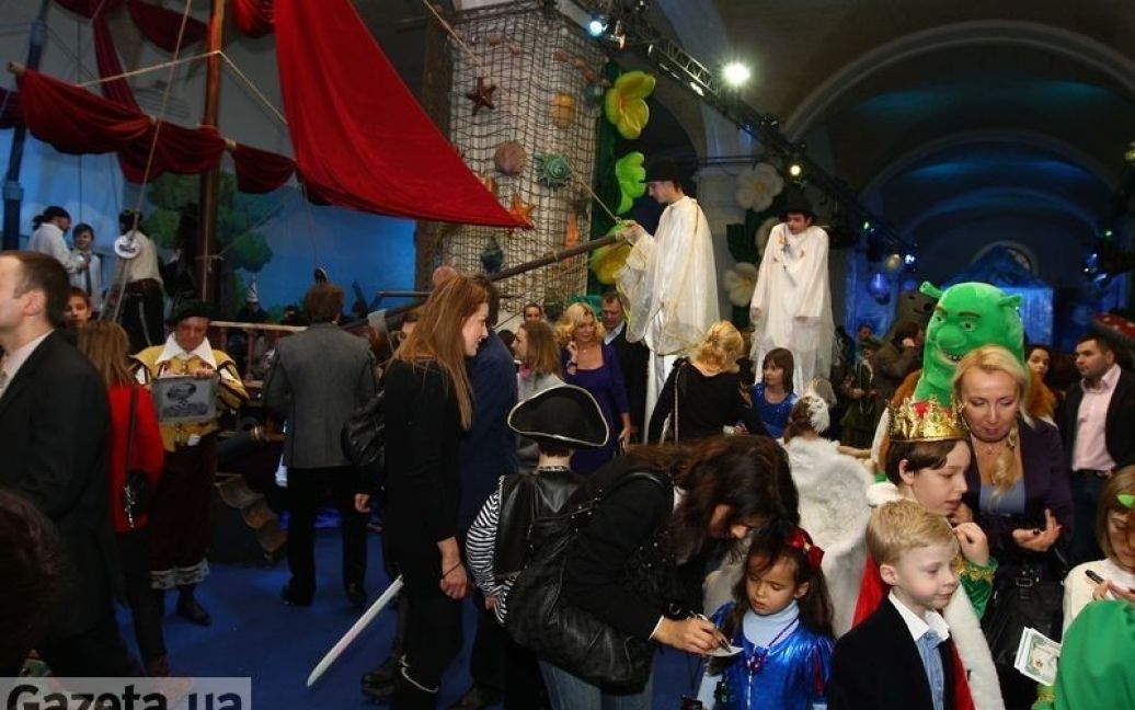 У київському "Мистецькому Арсеналі" стартувало новорічне дитяче шоу "Казкова країна 2011" / © gazeta.ua