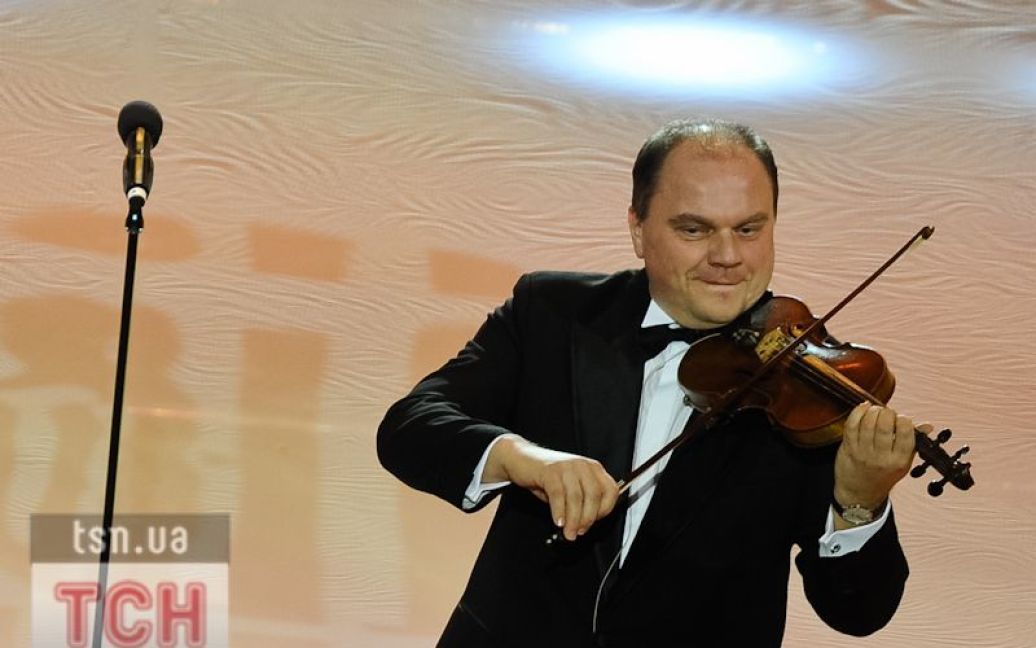 Кулиняк виявився віртуозним скрипалем / © Євген Малолєтка/ТСН.ua