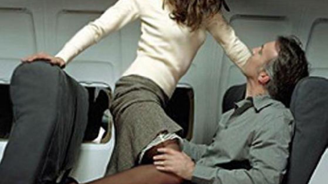 Секс в самолёте: как получить удовольствие на высоте 10 тысяч метров