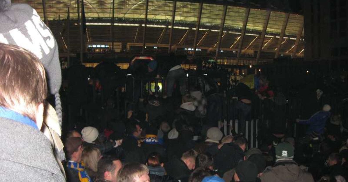 Тиснява на "Олімпійському" ледве не призвела до трагедії