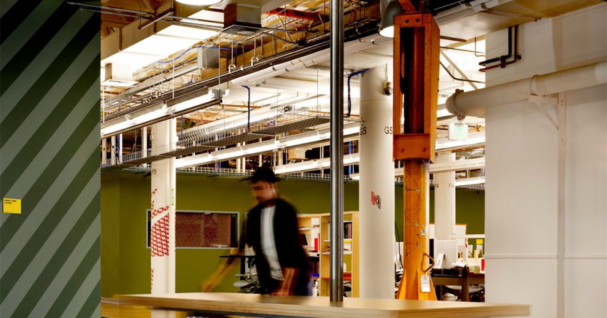 Меблі в офісі можна переставляти за бажанням / © bigpicture.ru