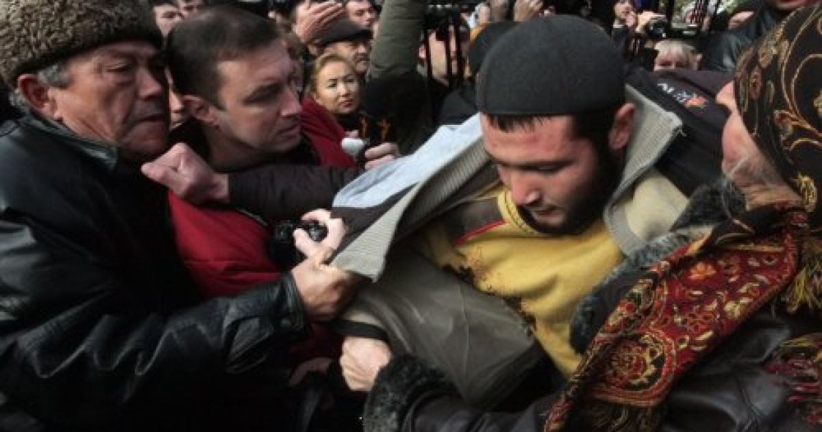 У Сімферополі відбувся мітинг за участю представників різних кримськотатарських громадських організацій. / © УНІАН