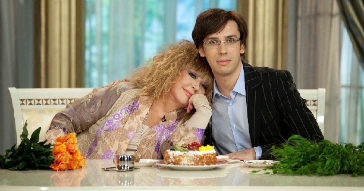 Головна зіркова пара Росії відзначає "рожеве весілля"