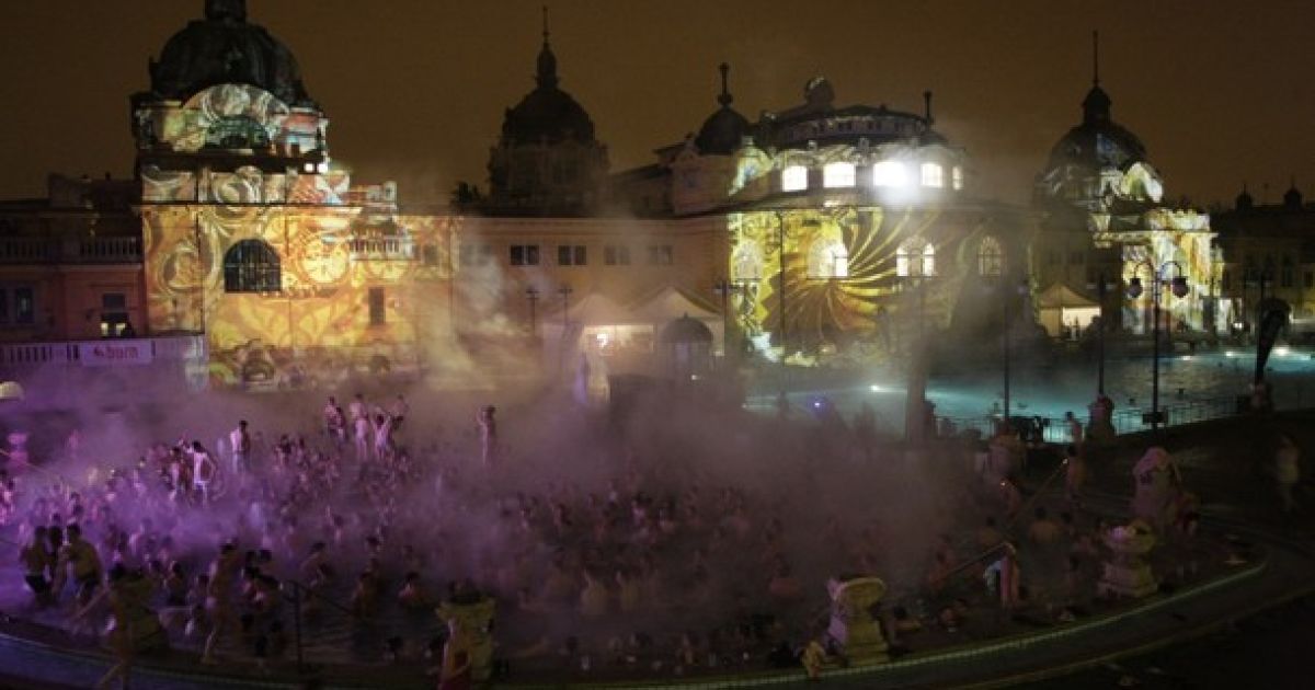 В Будапешті провели "Банну ніч" / © AFP
