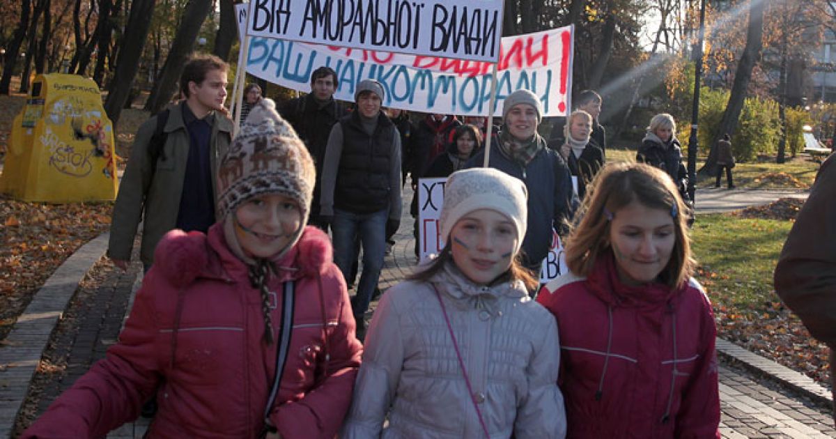 В Києві біля Верховної ради представники ЗМІ провели мітинг з вимогою заборонити ухвалення законопроекту "Про захист суспільної моралі". / © Главред