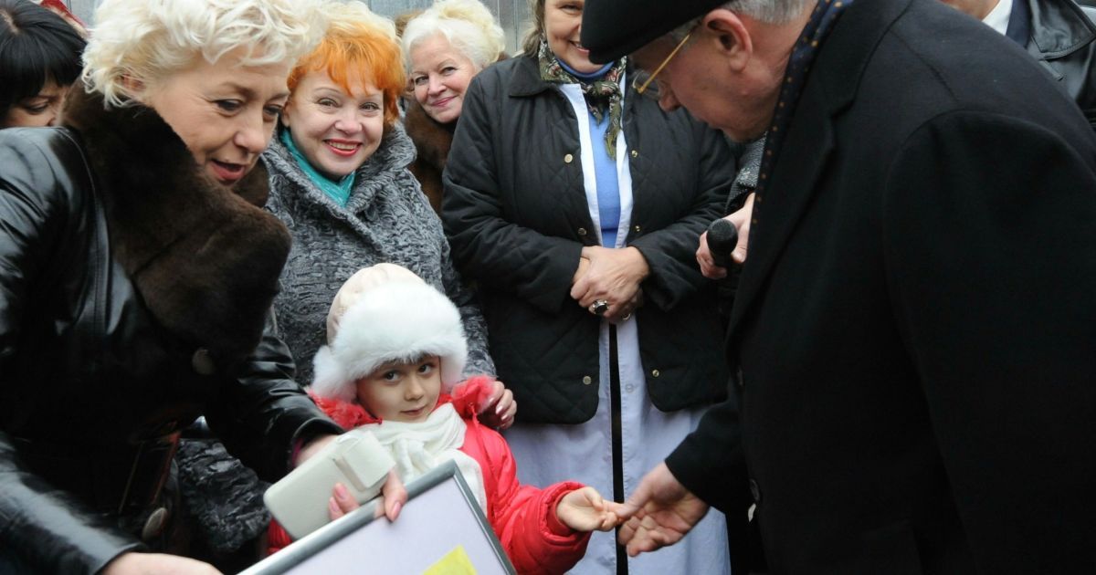 Азаров сам буде призначати президента "Охматдит".