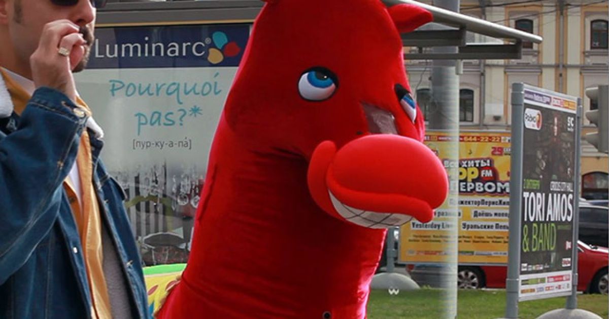 На вулиці Москви випустили Коня Довбака