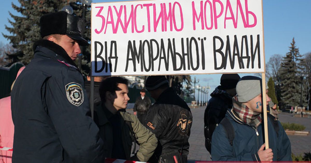 В Києві біля Верховної ради представники ЗМІ провели мітинг з вимогою заборонити ухвалення законопроекту "Про захист суспільної моралі". / © Главред