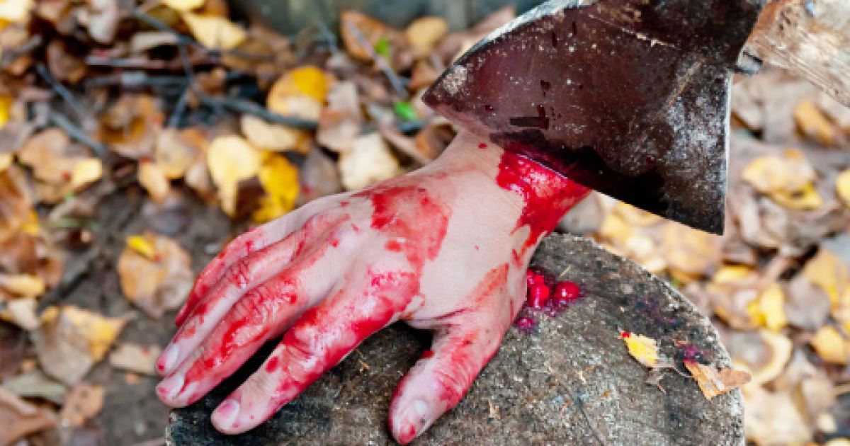 Хлопець жорстоко вбив власну бабусю