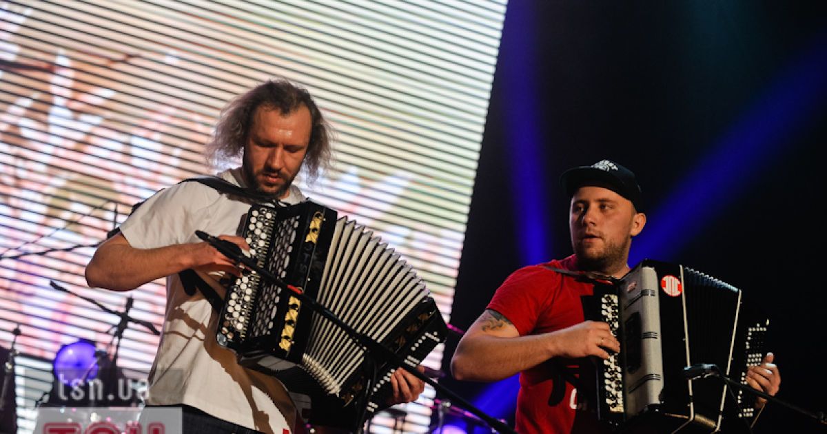 "Ляпіс Трубецькой" подарував "ВВ" баян...