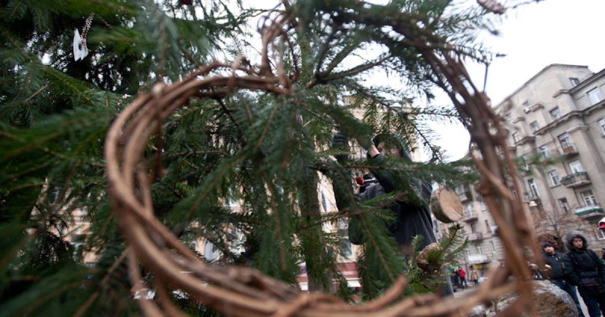 В Києві біля "Золотих воріт" відкрили ресайклінг-ялинку