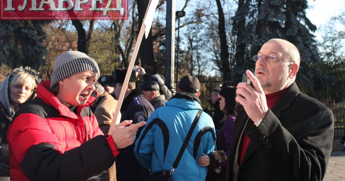 В Києві біля Верховної ради представники ЗМІ провели мітинг з вимогою заборонити ухвалення законопроекту "Про захист суспільної моралі". / © Главред