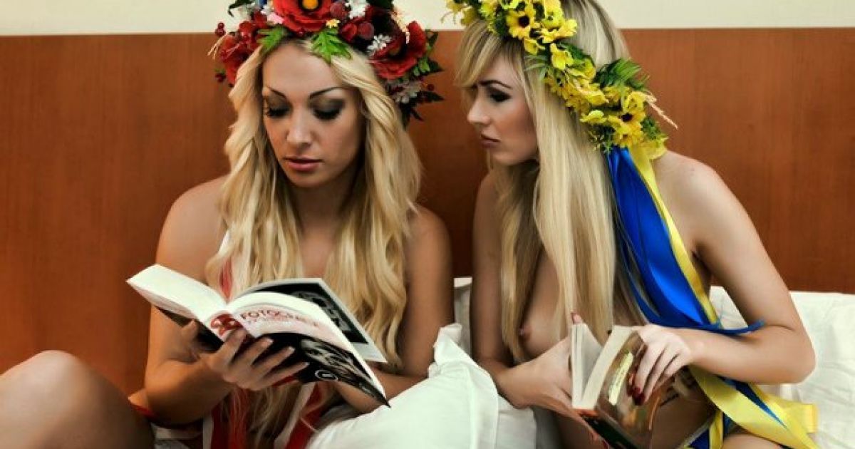 FEMEN підтримав польський проект з популяризації книги.