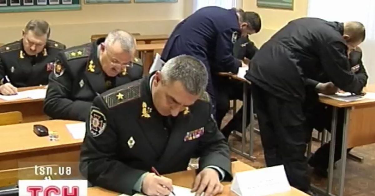 Підполковнику-екзаменатору все ж довелося підказувати генералам