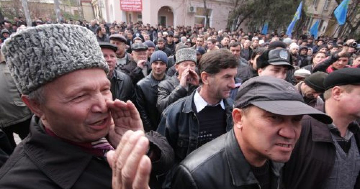 У Сімферополі відбувся мітинг за участю представників різних кримськотатарських громадських організацій. / © УНІАН