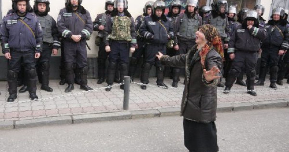 У Сімферополі відбувся мітинг за участю представників різних кримськотатарських громадських організацій. / © УНІАН