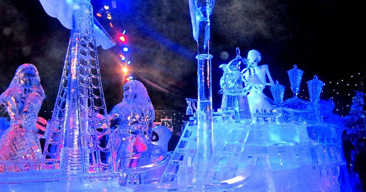 У Києві відкривається виставка крижано-квіткових скульптур. Ілюстрація