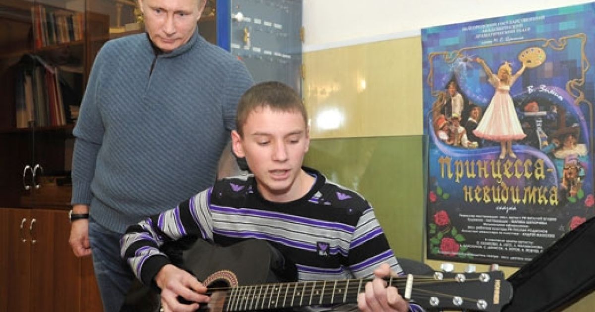 Путін у дитячій школі мистецтв / © premier.gov.ru