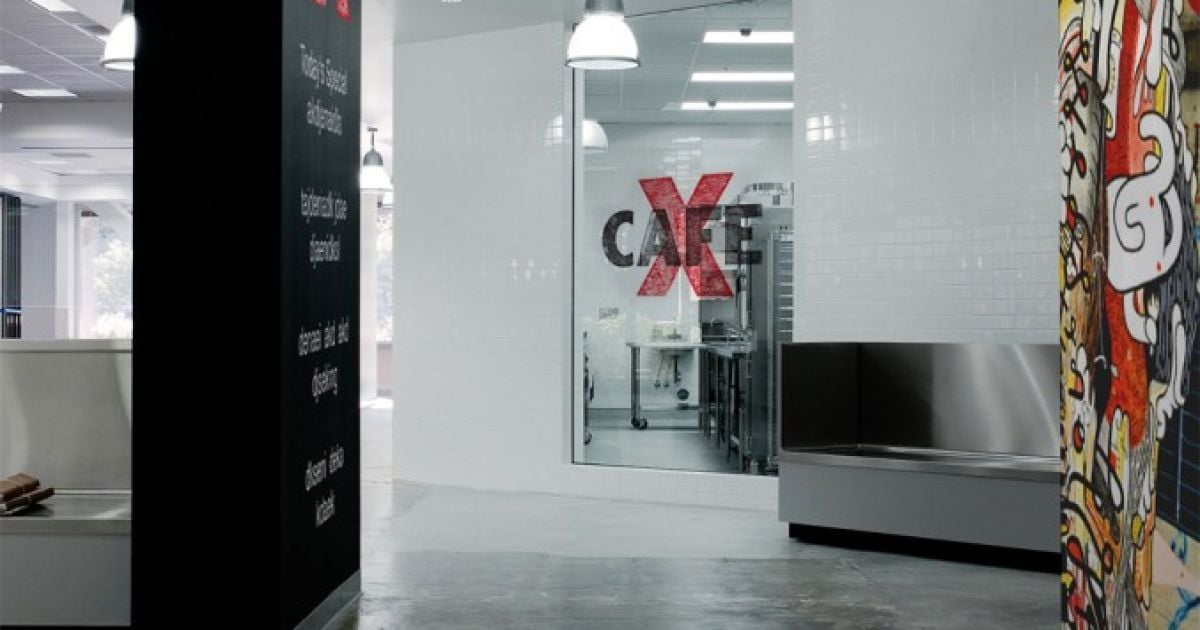 Крім загальної кухні, у кожному підрозділі є окремі бари. / © bigpicture.ru