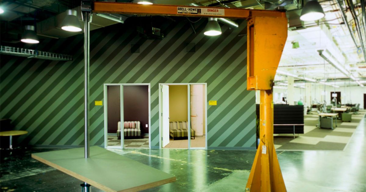 Крім загальної кухні, у кожному підрозділі є окремі бари. / © bigpicture.ru